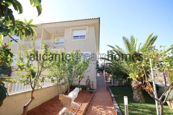 Belle maison au bout de la terrasse à Loma Bada avec de superbes vues et de l'intimité