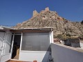 Zwei Stadthäuser - 1 vollständig renoviert und 1 größtenteils renoviert - B & B oder Investitionspotential in Alicante Dream Homes Castalla 