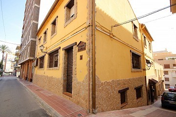 Amplio Town House con espacio para negocio en Monóvar