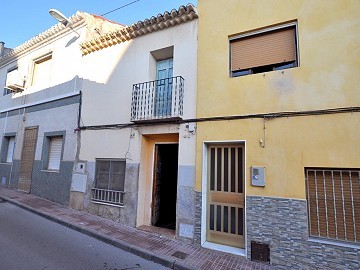 Maison de ville à restaurer à Salinas près de Sax