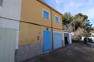 Casa en el pueblo en Yecla