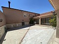 Großes Landhaus mit Marmorgeschäft und Weinplantage in Alicante Dream Homes Castalla 