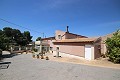 Großes Landhaus mit Marmorgeschäft und Weinplantage in Alicante Dream Homes Castalla 