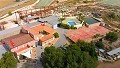 Groot landhuis met marmeren bedrijf en druivenplantage in Alicante Dream Homes Castalla 