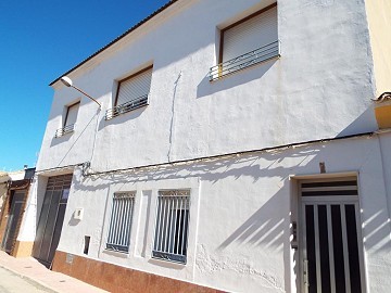 Grande maison de ville avec garage à Caudete