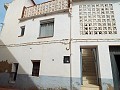 Großes Stadthaus mit 2 separaten Wohnungen und Garage in Alicante Dream Homes Castalla 