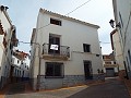 Grande maison de ville avec 2 appartements séparés et garage in Alicante Dream Homes Castalla 