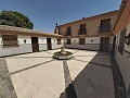 Mooie ruime finca met 9 slaapkamers, 3 badkamers en groot zwembad in Alicante Dream Homes Castalla 