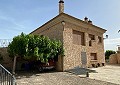 Enorme villa met 5 slaapkamers en 3 badkamers met stallen in Alicante Dream Homes Castalla 