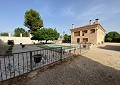 Enorme villa met 5 slaapkamers en 3 badkamers met stallen in Alicante Dream Homes Castalla 