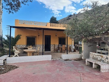 Villa de 3 chambres avec piscine et vue nécessitant une mise à jour