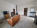 3-Bett-Villa mit Pool und Ansichten, die aktualisiert werden müssen in Alicante Dream Homes Castalla 