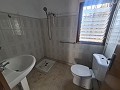 3-Bett-Villa mit Pool und Ansichten, die aktualisiert werden müssen in Alicante Dream Homes Castalla 