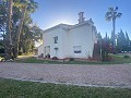 Prachtige villa met 5 slaapkamers, 3 badkamers, zwembad en tennisbaan. in Alicante Dream Homes Castalla 