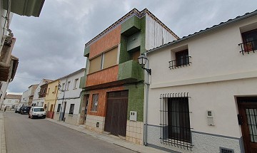 Stadthaus mit separater Wohnung in Ayora