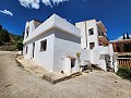 Deux maisons plus des ruines et une grande quantité de terrain in Alicante Dream Homes Castalla 