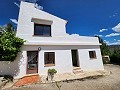 Deux maisons plus des ruines et une grande quantité de terrain in Alicante Dream Homes Castalla 