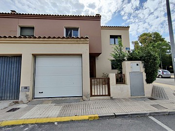 Town House with a garden and garage in Pinoso