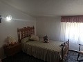 Große 4-Schlafzimmer-Villa mit Pool und 2 Garagen in Alicante Dream Homes Castalla 