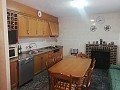 Große 4-Schlafzimmer-Villa mit Pool und 2 Garagen in Alicante Dream Homes Castalla 