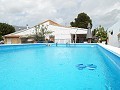 Villa met 3 slaapkamers, gastenverblijf, zwembad en garage in Alicante Dream Homes Castalla 