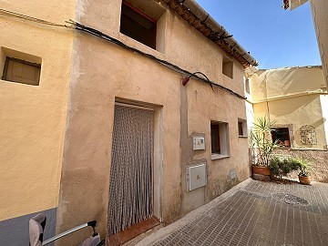 Casa adosada de 1 dormitorio y 1 baño Pinoso en el pueblo de Úbeda