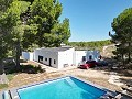 Villa de 4 chambres avec façade modernisée et piscine in Alicante Dream Homes Castalla 