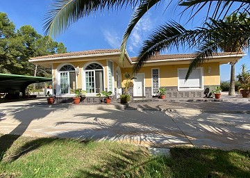 Beautiful 4 Bedroom Villa in Elda 