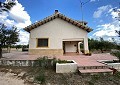 Villa de 4 chambres avec piscine à seulement 500 mètres à pied de la ville de Sax in Alicante Dream Homes Castalla 