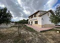 Villa de 4 chambres avec piscine à seulement 500 mètres à pied de la ville de Sax in Alicante Dream Homes Castalla 