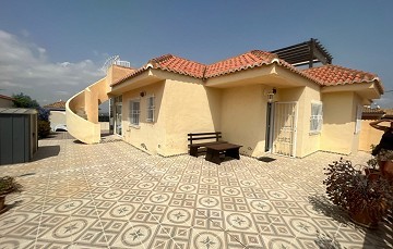 Schöne große freistehende Villa in El Carmoli mit Meerblick.