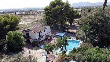 Country House with a pool and outbuildings