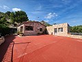 Villa met 3 slaapkamers en uitzicht op de bergen en het kasteel in Alicante Dream Homes Castalla 