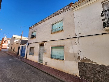 Large Town House in Salinas