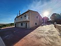 Mooie villa met 3 slaapkamers en 2 badkamers met enorme onderbouw in Alicante Dream Homes Castalla 