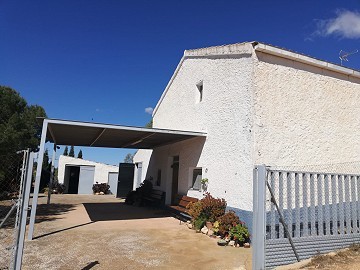 Maison de campagne de 2 chambres avec un très grand terrain