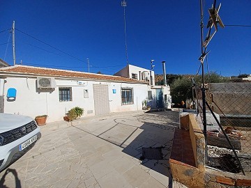 Amplia Casa de 6 Dormitorios en Peña Zafra Baja