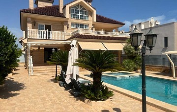 Villa spacieuse à 100m de la mer, 5 chambres 4 salles de bain