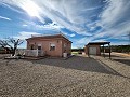 Schöne 1/2-Schlafzimmer-Villa mit Hütte in Alicante Dream Homes Castalla 