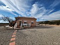 Schöne 1/2-Schlafzimmer-Villa mit Hütte in Alicante Dream Homes Castalla 