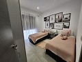 Fast neue 3/4-Schlafzimmer-Villa mit Pool, Doppelgarage und Abstellraum in Alicante Dream Homes Castalla 