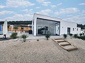 Fast neue 3/4-Schlafzimmer-Villa mit Pool, Doppelgarage und Abstellraum in Alicante Dream Homes Castalla 