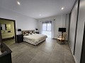 Bijna nieuwe villa met 3/4 slaapkamers, zwembad, dubbele garage en berging in Alicante Dream Homes Castalla 