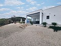 Fast neue 3/4-Schlafzimmer-Villa mit Pool, Doppelgarage und Abstellraum in Alicante Dream Homes Castalla 