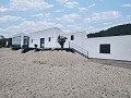 Fast neue 3/4-Schlafzimmer-Villa mit Pool, Doppelgarage und Abstellraum in Alicante Dream Homes Castalla 