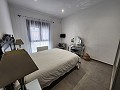 Fast neue 3/4-Schlafzimmer-Villa mit Pool, Doppelgarage und Abstellraum in Alicante Dream Homes Castalla 