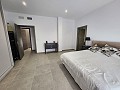 Fast neue 3/4-Schlafzimmer-Villa mit Pool, Doppelgarage und Abstellraum in Alicante Dream Homes Castalla 