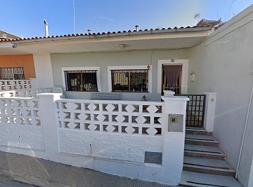 Casa Adosada de 4 Dormitorios y 2 Baños en Hondón de los Frailes