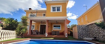 Villa De 3 Dormitorios En Venta En Aspe