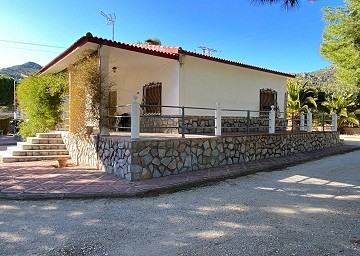 Villa de 3 habitaciones y 1 baño en excelente ubicación con piscina y casa de huéspedes de 2 pisos en Sax